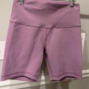 NET Wunder Train High-Rise Short 6”- Size 8 - Color: Jubilee (Lilac)